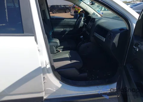 2016 Jeep Compass Sport z USA, uszkodzony, nr VIN 1C4NJCBAXGD518873